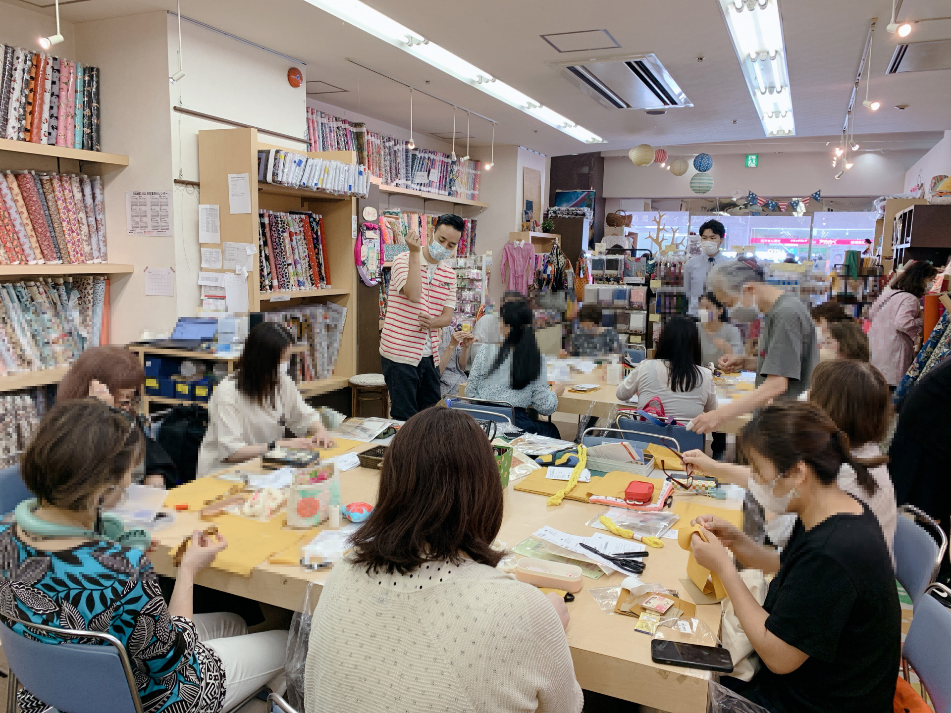 日本紐釦×手芸家洋輔さんとのコラボ講習会のワークショップブース