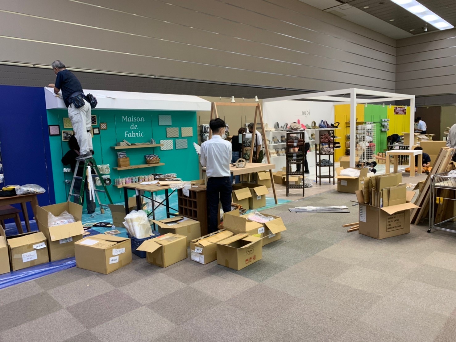準備中の日本紐釦のブース