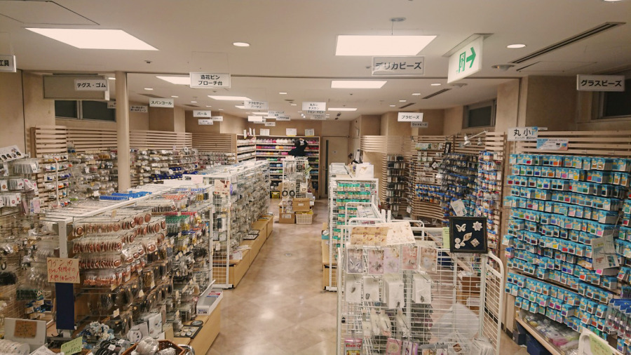 日本紐釦（チューコー）本館1階売り場の雰囲気