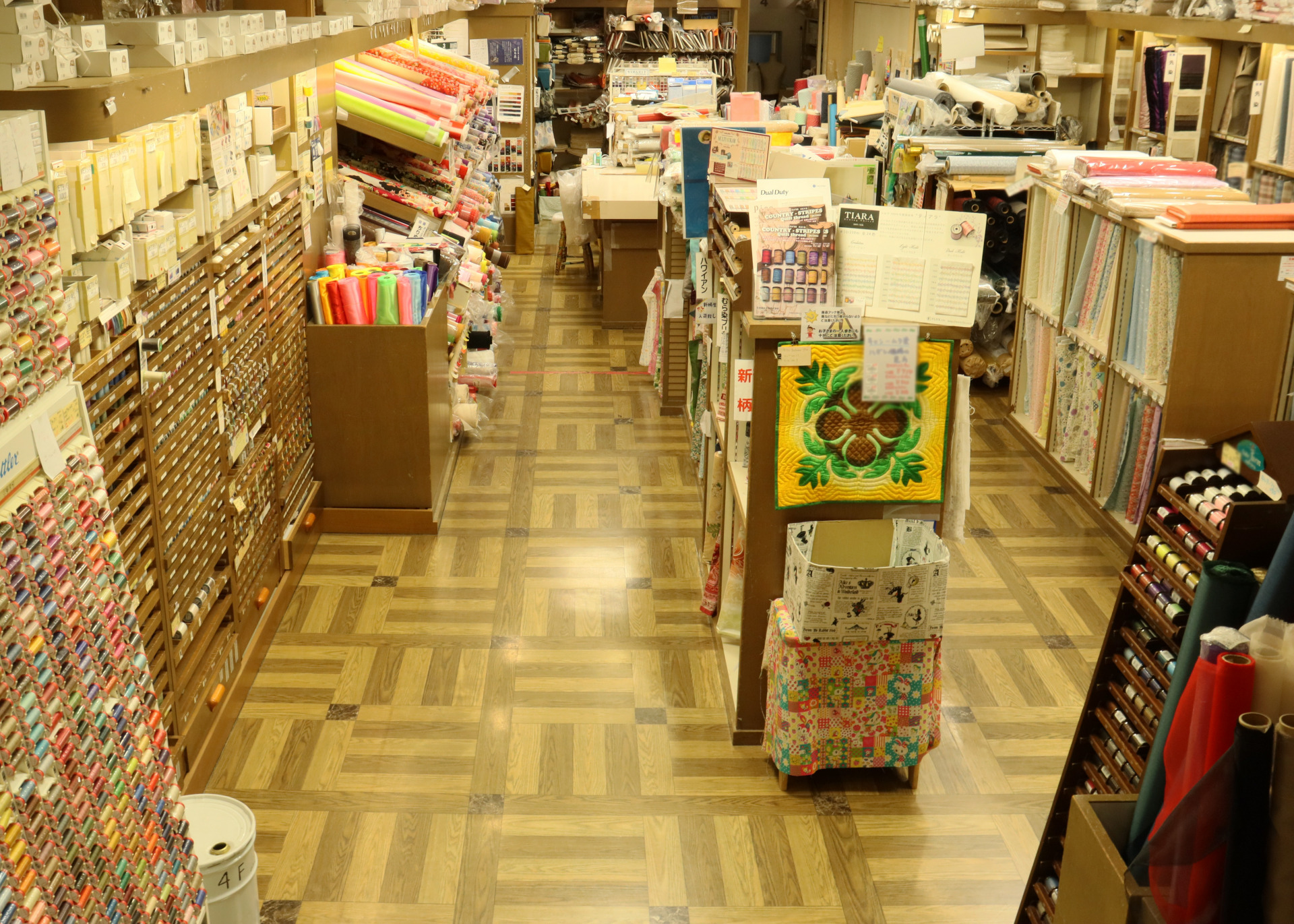 日本紐釦(チューコー)本館4F売場の雰囲気