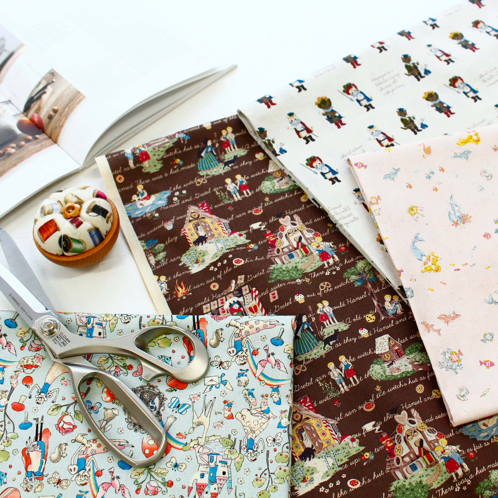 Meissen 壁掛け陶板画　「長靴を履いた猫」 新品 Meissen メルヘンプラーク 壁掛け陶板画 「長靴を履いた猫