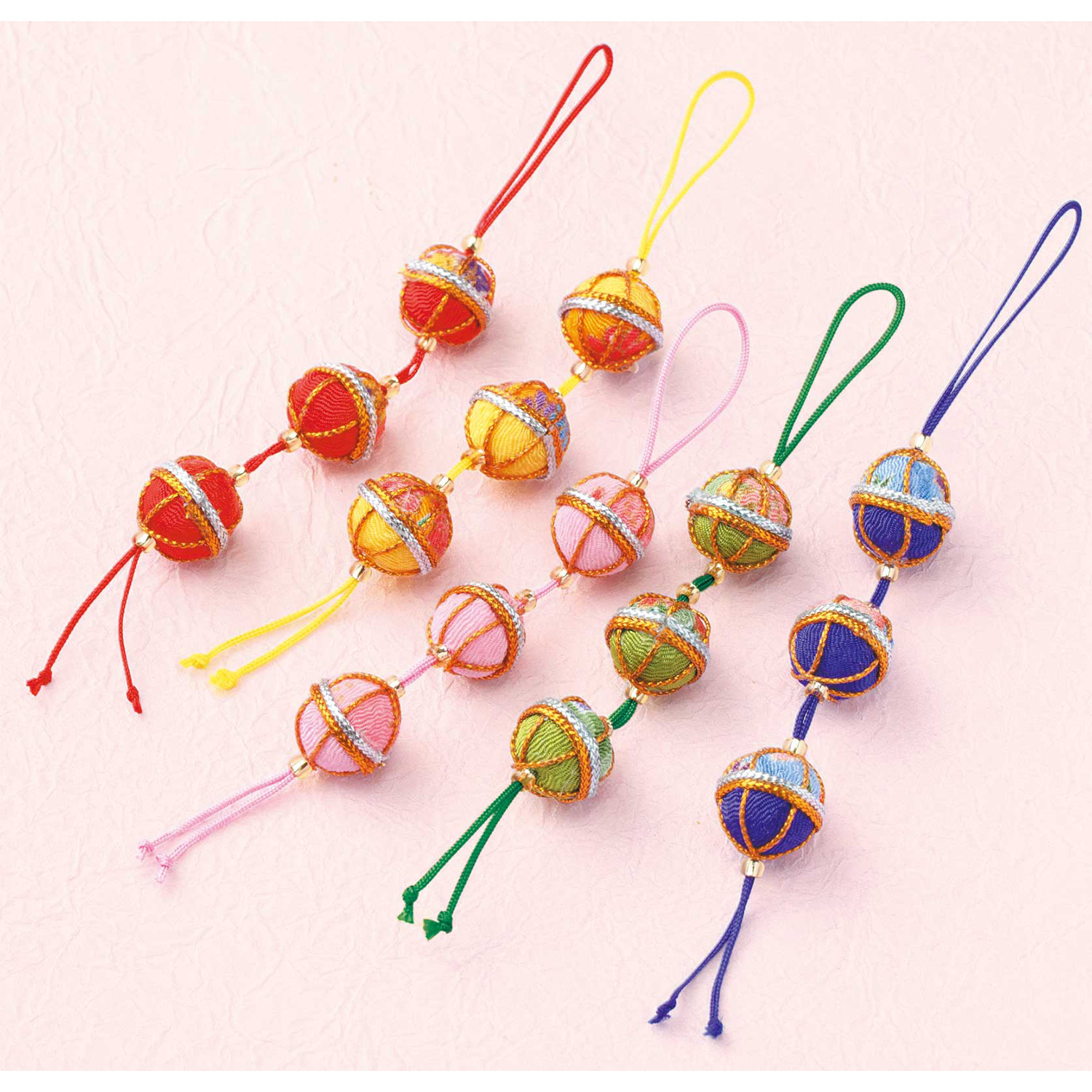 【雛祭り受注会】【お取り寄せ・返品不可】LH324 タカギ繊維 Panami 京ちりめんシリーズ　五色の根付「三連まり」 キット (個)