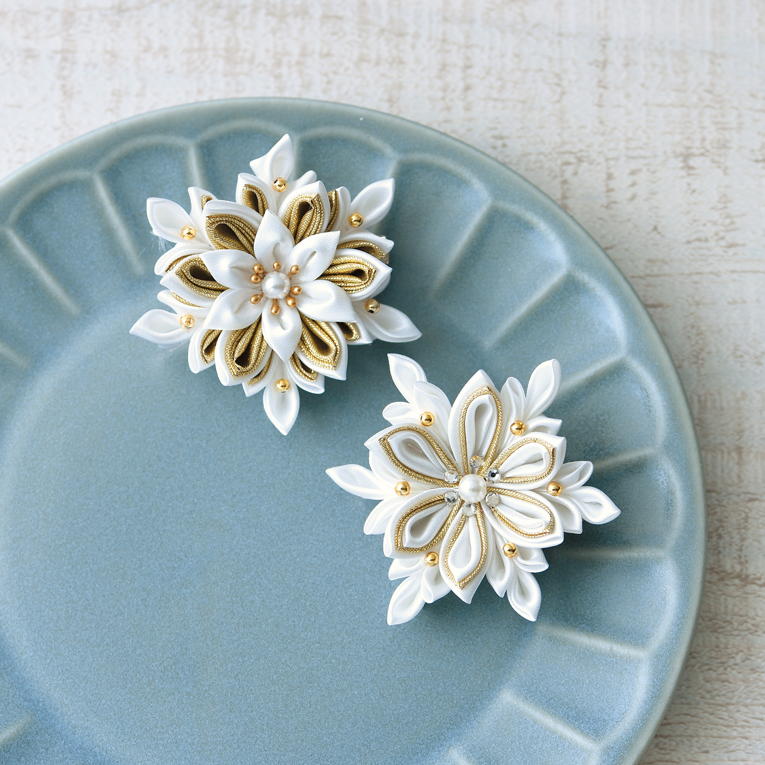 【雛祭り受注会】【お取り寄せ・返品不可】PAN-LH469 タカギ繊維 Panami モダンにおでかけつまみ細工ブローチ「白」 キット (個)