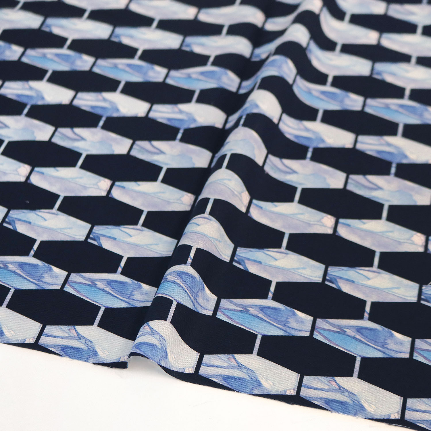 【0119新柄】FSP-903 ネイビー地  水彩 水色六角形 FreeSpirit フリースピリット USAプリント m単位 (m)