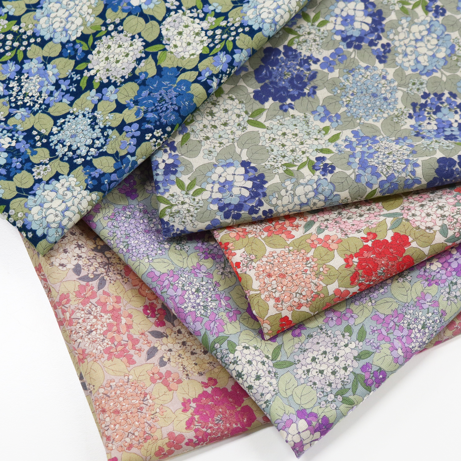 ■B83071R Nostalgia Collection コットンキャンディ スケアプリント生地 巾約110cm 原反約13m巻 (巻)