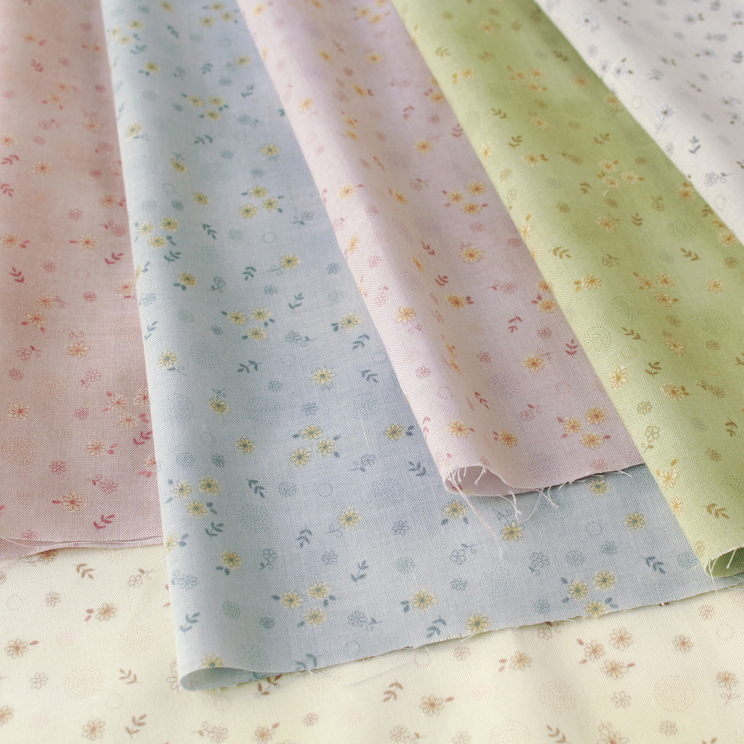 NCM37300R-63 Patchwork Collection "",Little flowers Print Fabric approx. 12m (roll)