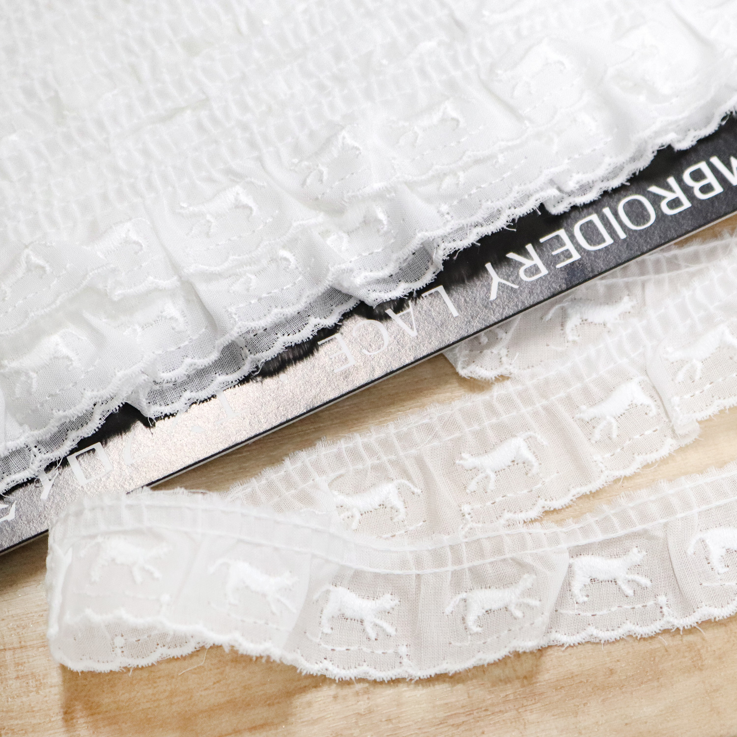 CF5171-00 Frill cotton lace cat pattern white 10m roll (roll)