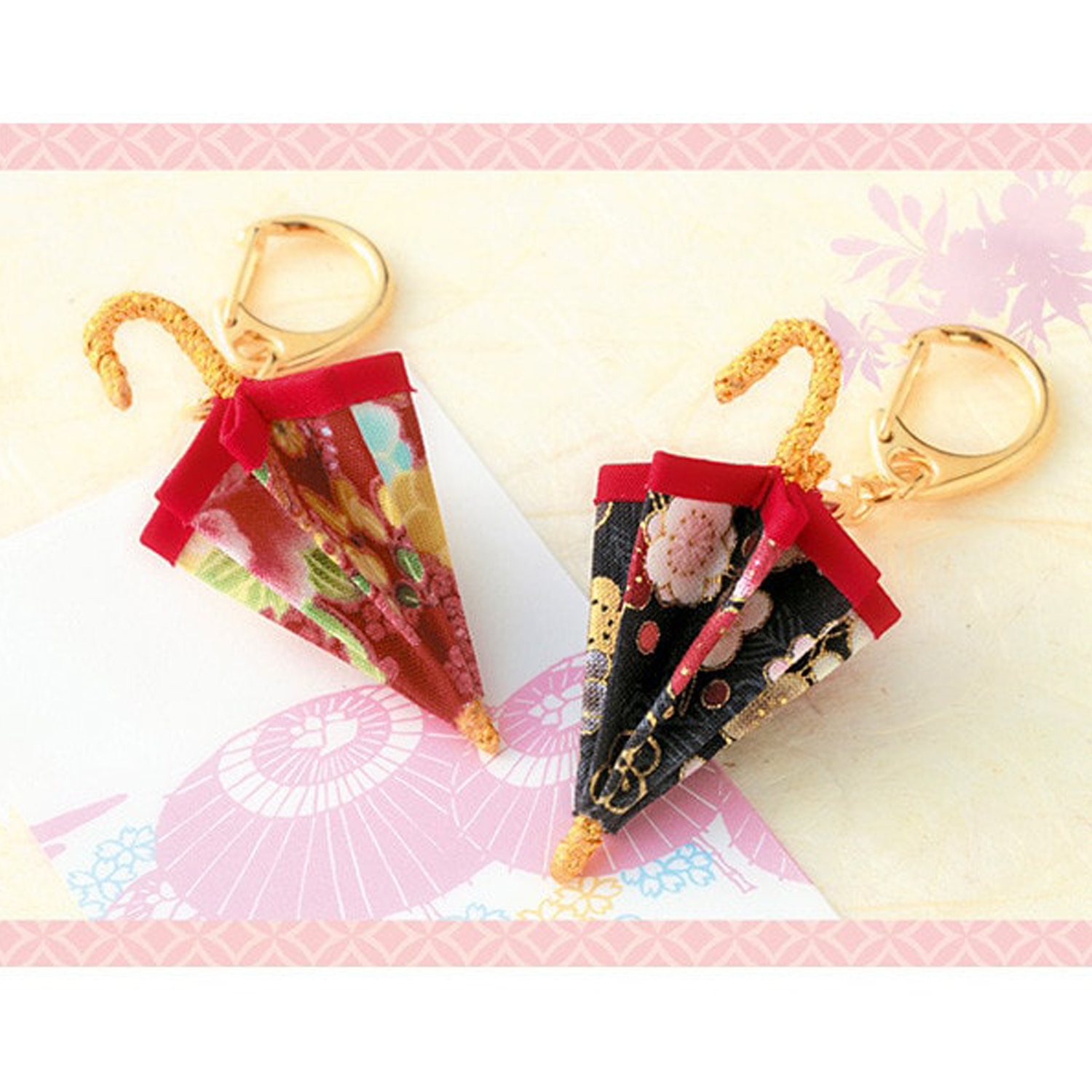【雛祭り受注会】【お取り寄せ・返品不可】LH-104 縫わずに作る和のミニ傘キーホルダー 赤×黒 (袋)
