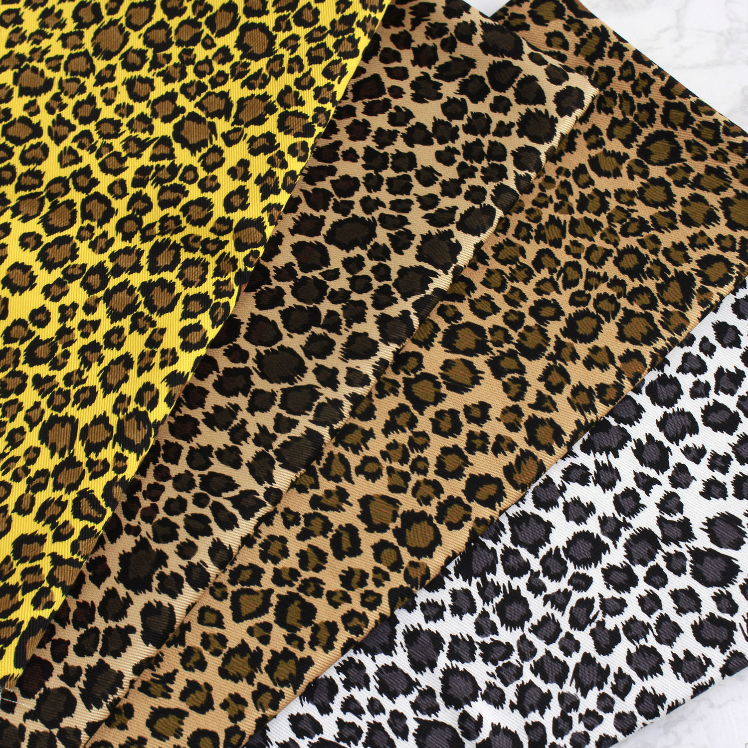 IBK6690-3 Leopard pattern Twill Fabric Width approx.112cm 1m/unit (m)