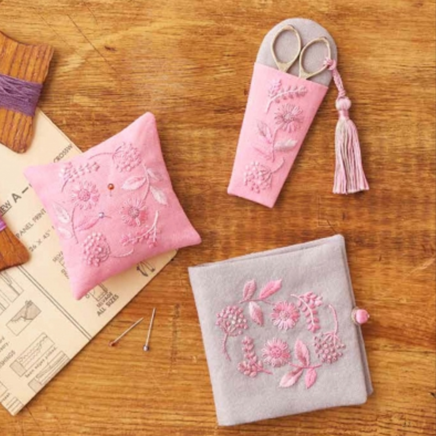 NBG22060 段染め色の刺繍―美しいグラデーションが楽しめる (冊)「手芸 