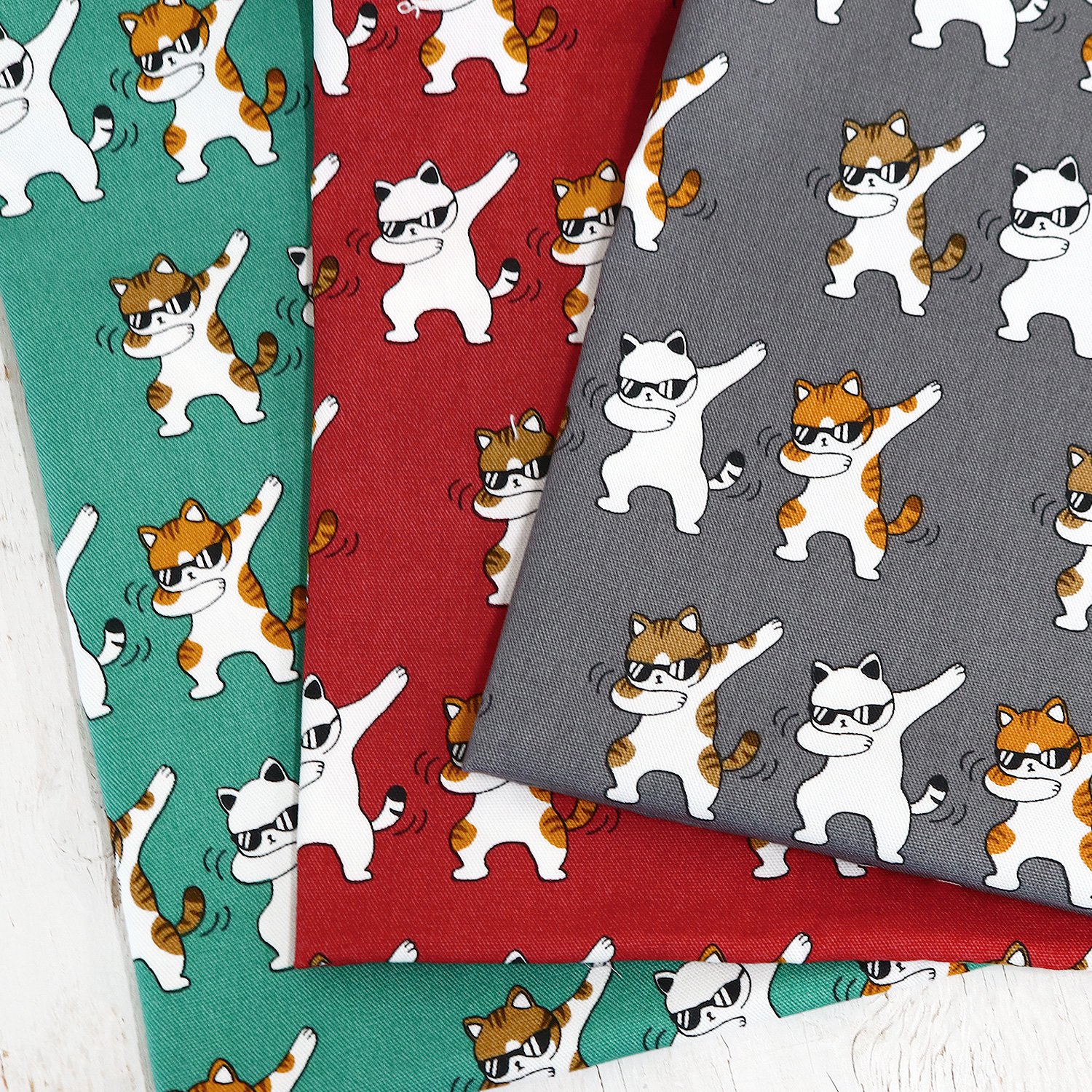 IBK99414-1 オックスプリント生地 ダンスキャット 巾約110cm 1m単位(m)