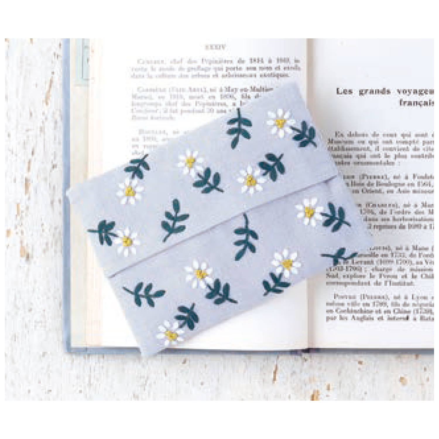 【刺繍受注会】【お取り寄せ・返品不可】CSK843 ボタニカル デイジーのティッシュケース キット(袋)