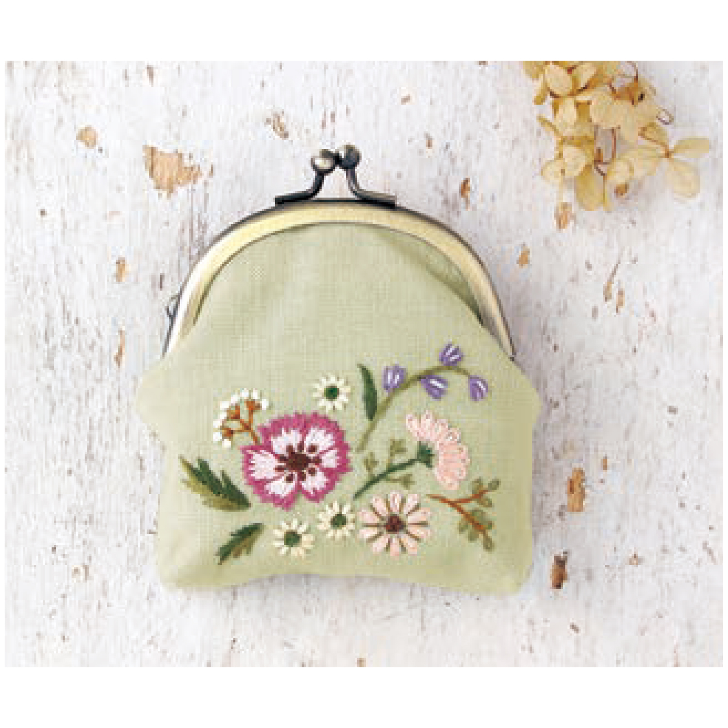 【刺繍受注会】【お取り寄せ・返品不可】CSK846 ボタニカル ナチュラルブーケのがまぐち 刺しゅうキット (袋)