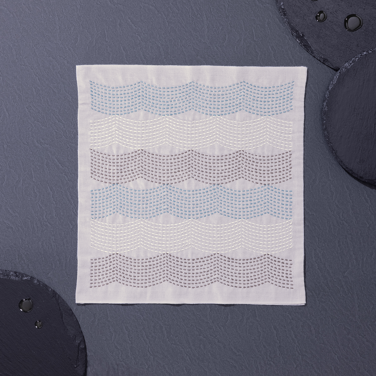 【お取り寄せ・返品不可】OLY-SK451 Sashiko Textile lab Flow（フロー）〈PaleGray〉（袋）