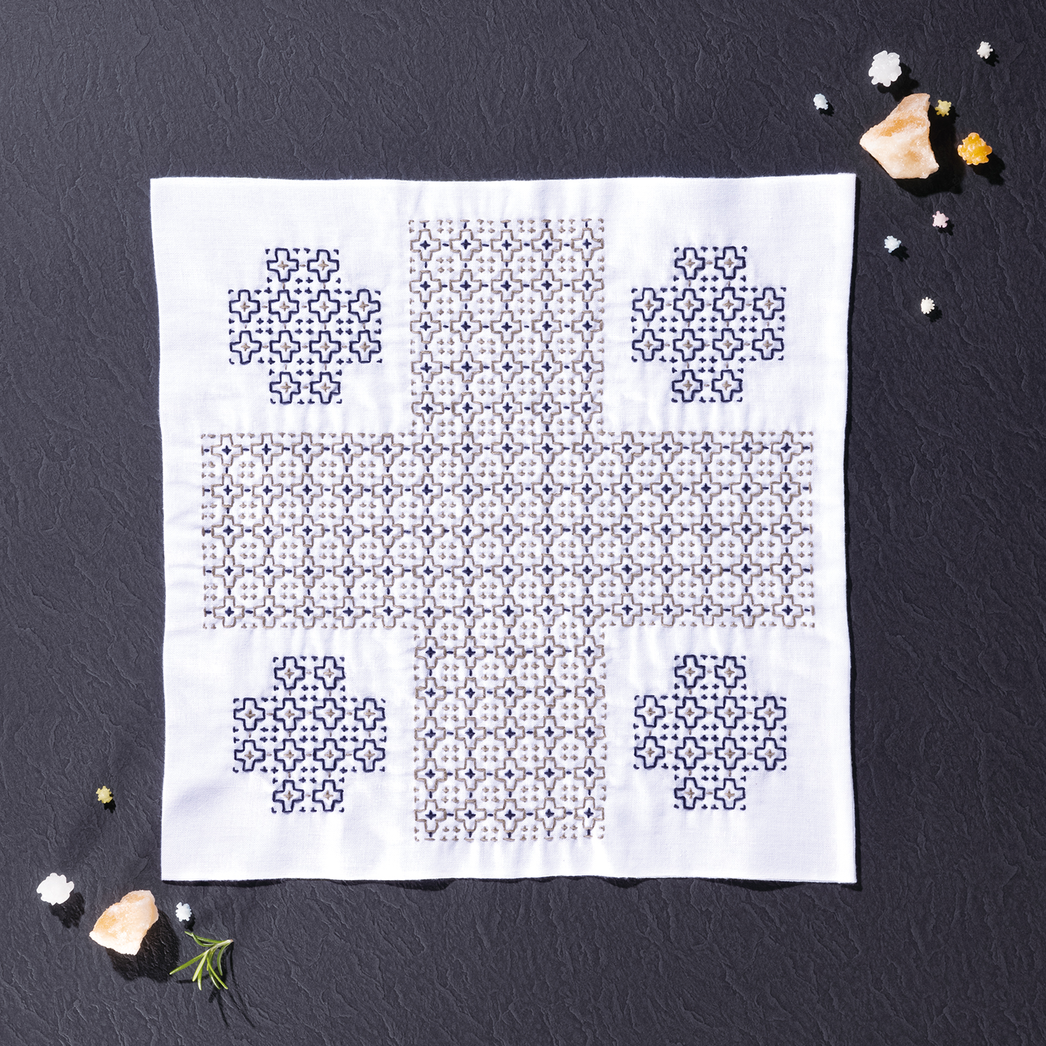 【お取り寄せ・返品不可】OLY-SK456 Sashiko Textile lab Pray（プレイ）〈白〉（袋）