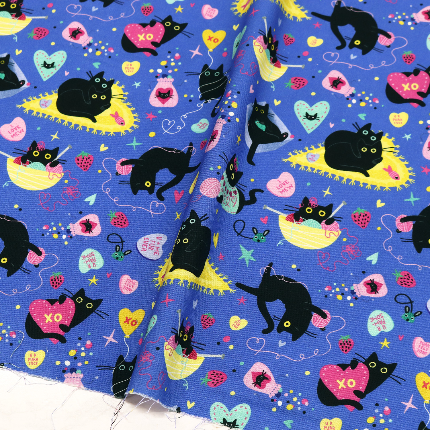 【0211再入荷】STE2978-P ブルー地 黒猫と毛糸 TimeLess Treasures タイムレストレジャー USAプリント生地 巾約110cm 1m単位 (m)