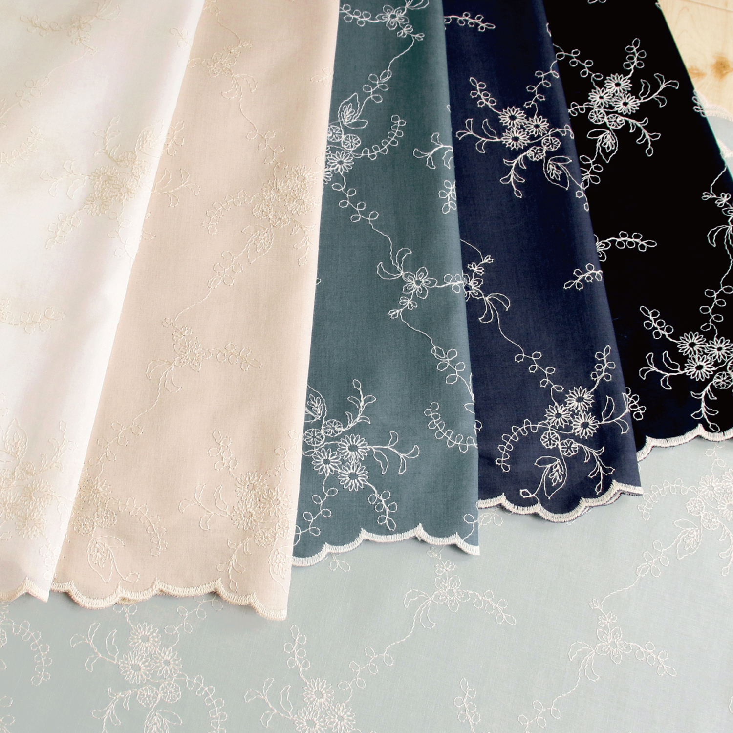 TM8804 綿ローン両耳スカラップ刺しゅう生地 m単位 (m)「手芸材料の 