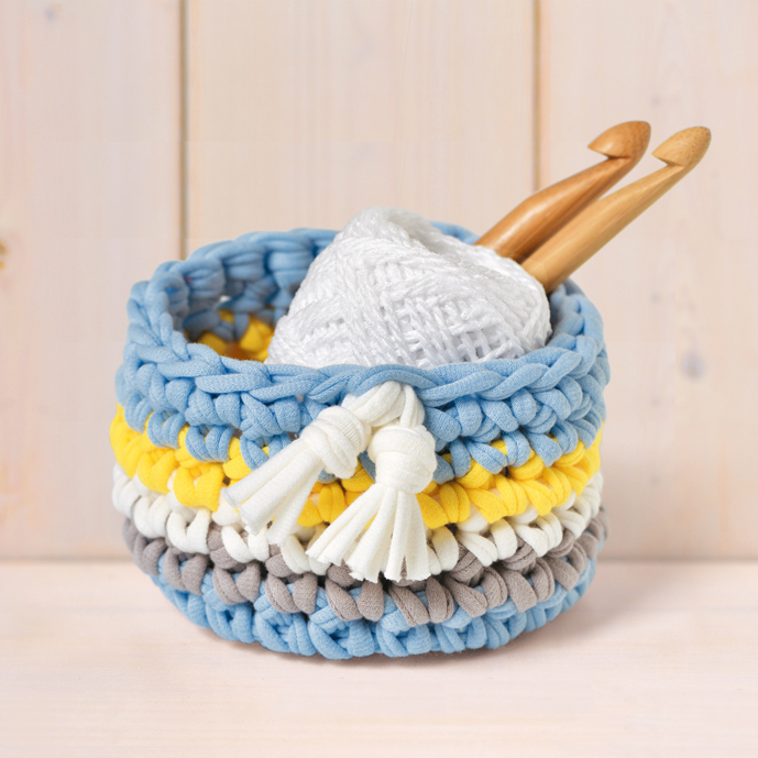 YW-46 タカギ繊維 ニット布で編むミニバスケット 水色 編み物キット (袋)