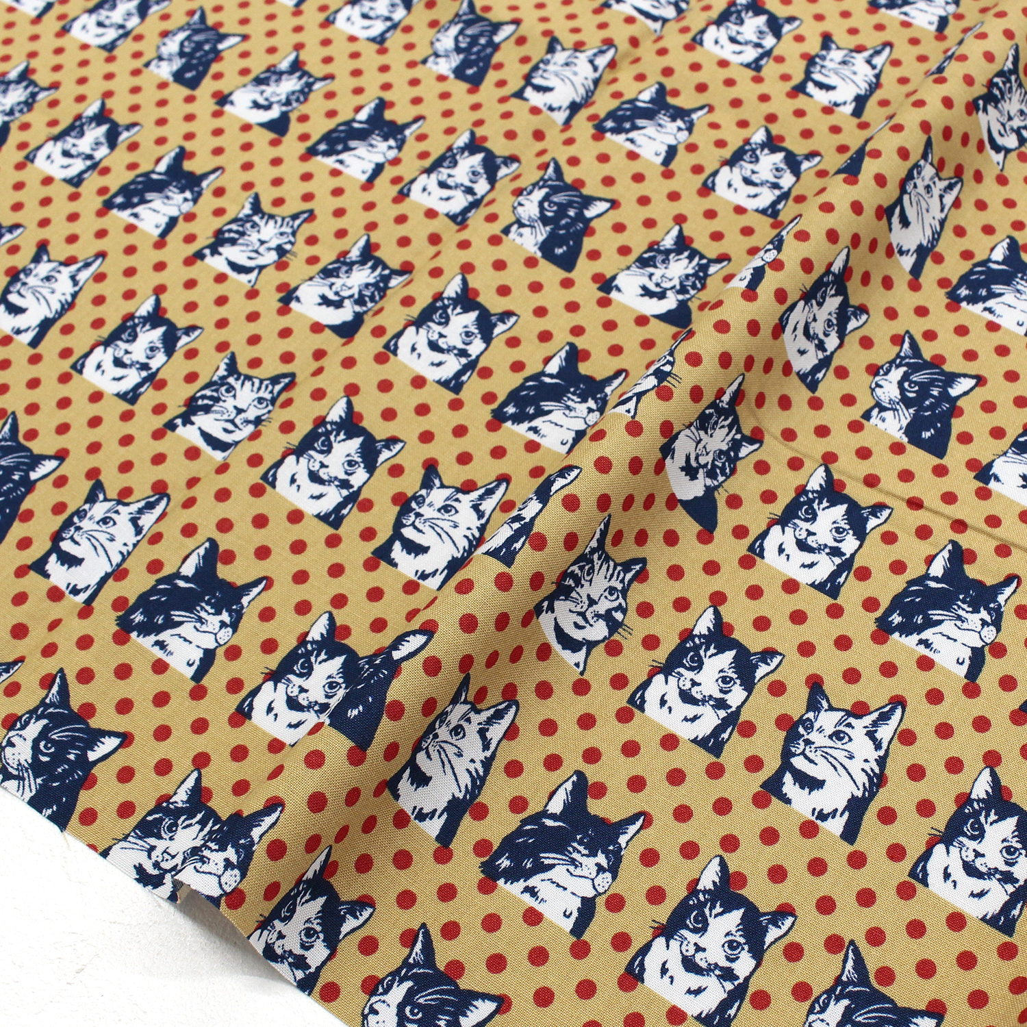 【ワゴンセール】【特価】NN2316H-12 Printed sheeting fabric Cat x dot pattern 8.3m/unit (Roll)