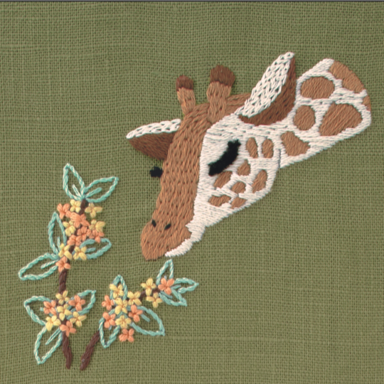 DMC-JPT121 DMC Chicchi 「動物と季節の植物が彩る12か月」刺繍キット 香りを楽しむキリンさん (個)