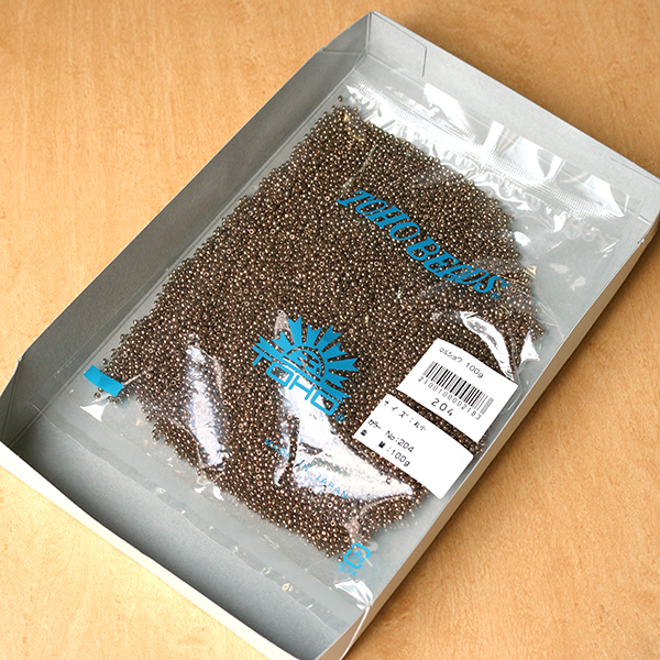 【キャンペーン対象】【お取り寄せ・返品不可】TOHO 丸大ビーズ100g カラー204 (袋)