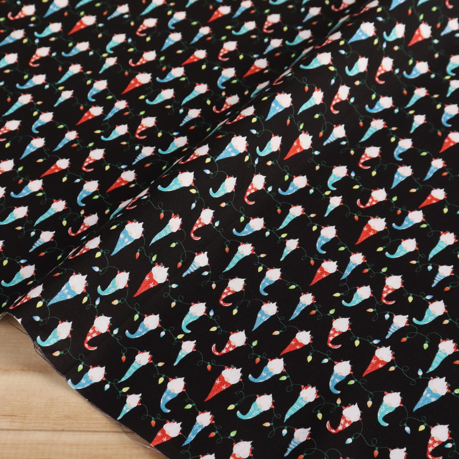 ■TIME-CD2031-BKR Santa Claus and Light Bulb TimeLess Treasures USA Print Fabric 13.7m (roll)