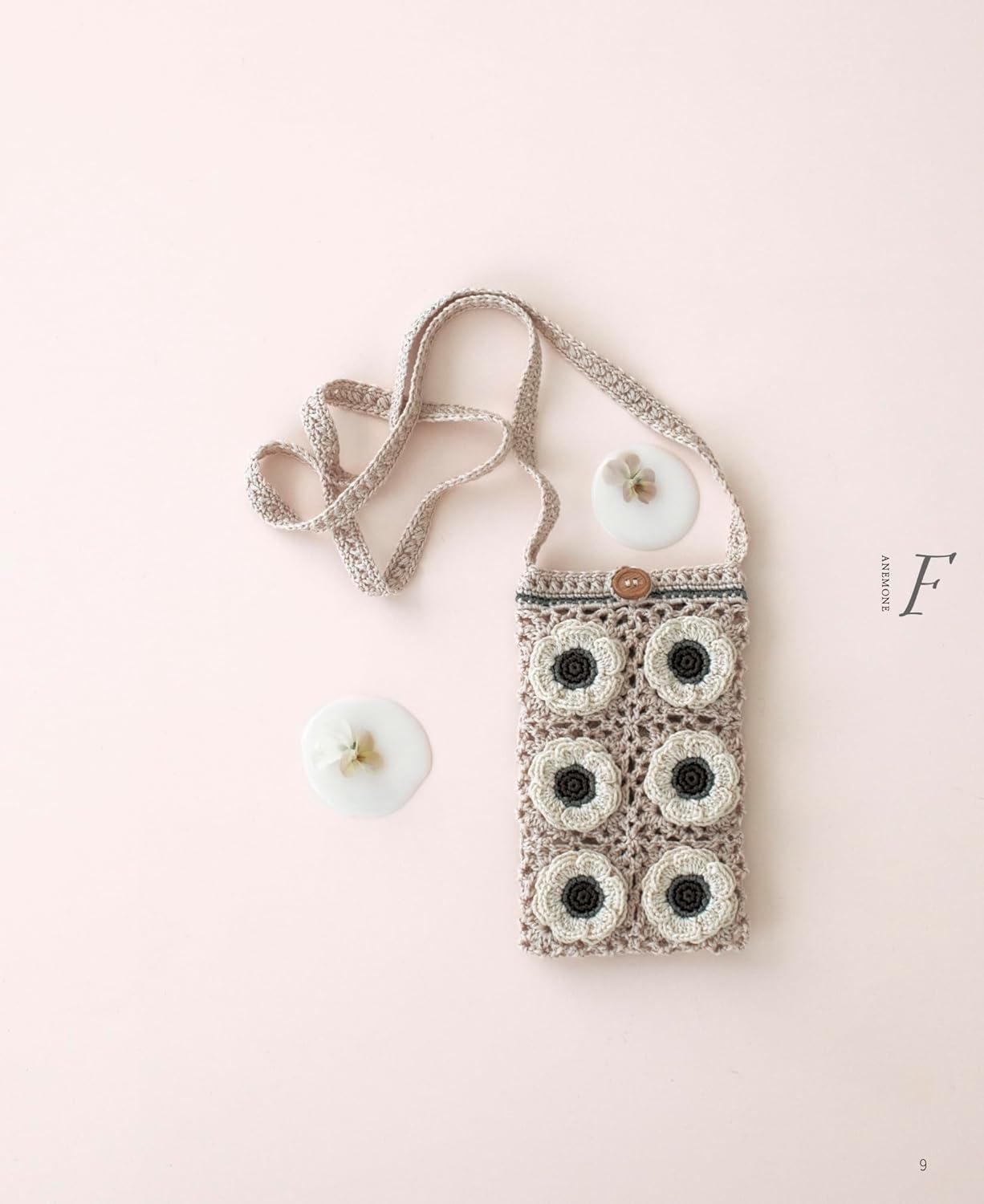 NV72206 刺しゅう糸で編む かぎ針編み 大人色の花のポーチ/日本  