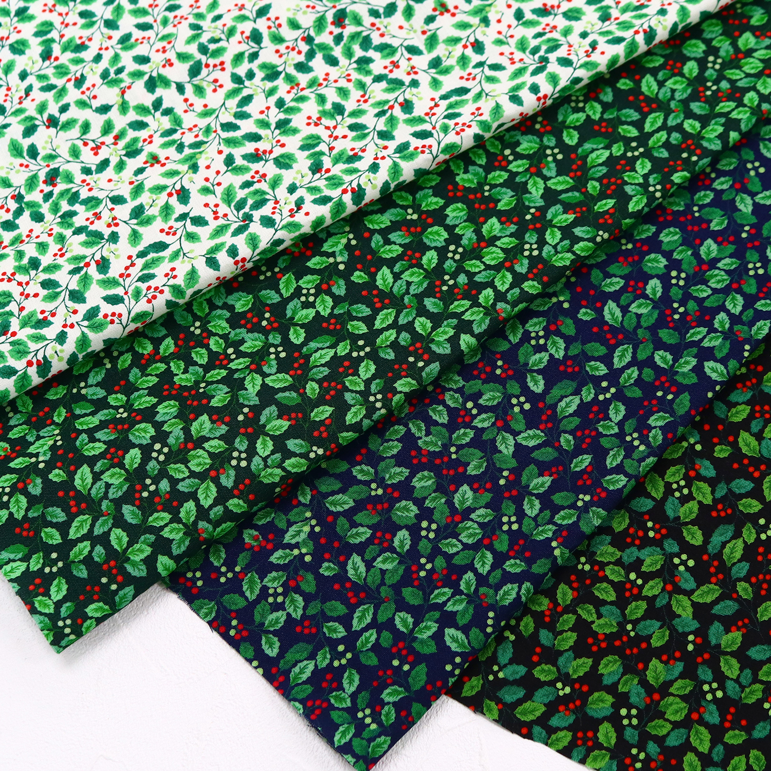 XC10693 Christmas holly and berries print fabric, 1m/unit (m)
