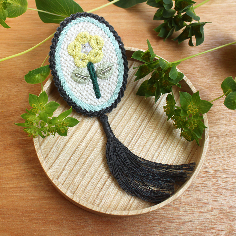 PHC-116-2 Embroidery kit "K.omono ichirin frame brooch" -sky gray- (pcs)