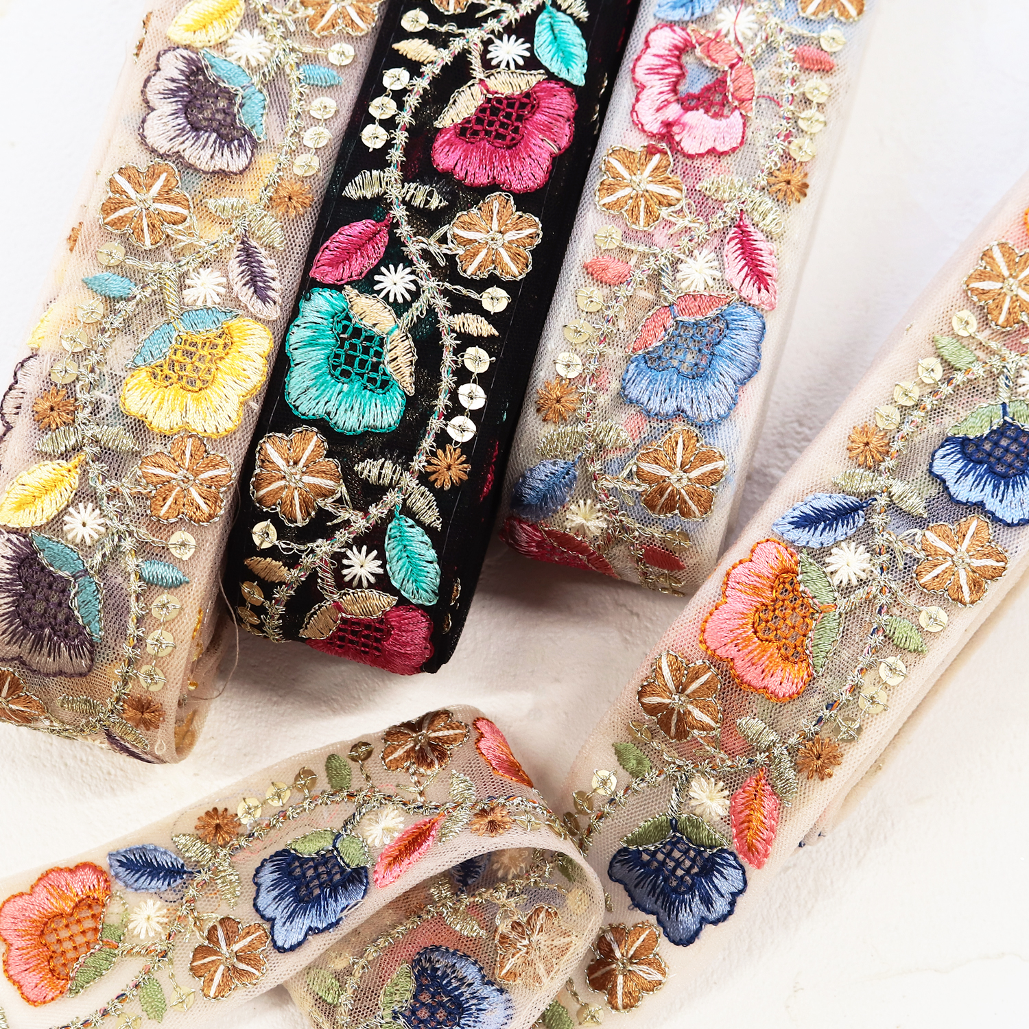 KF-R131 Indian embroidery ribbon width approx. 3.7cm x approx. 9m (roll)