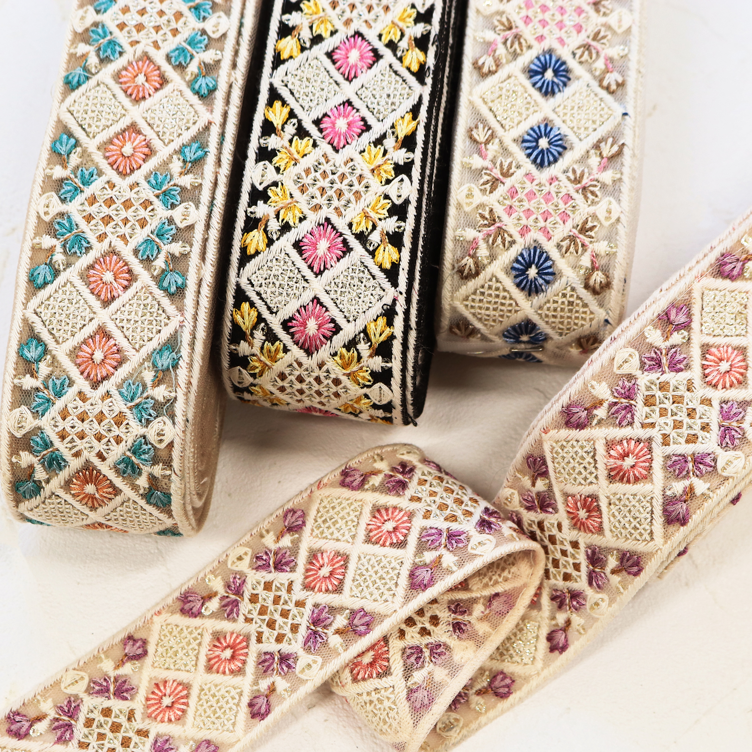 KF-R275 Indian embroidery ribbon width approx. 4.5cm x approx. 9m (roll)