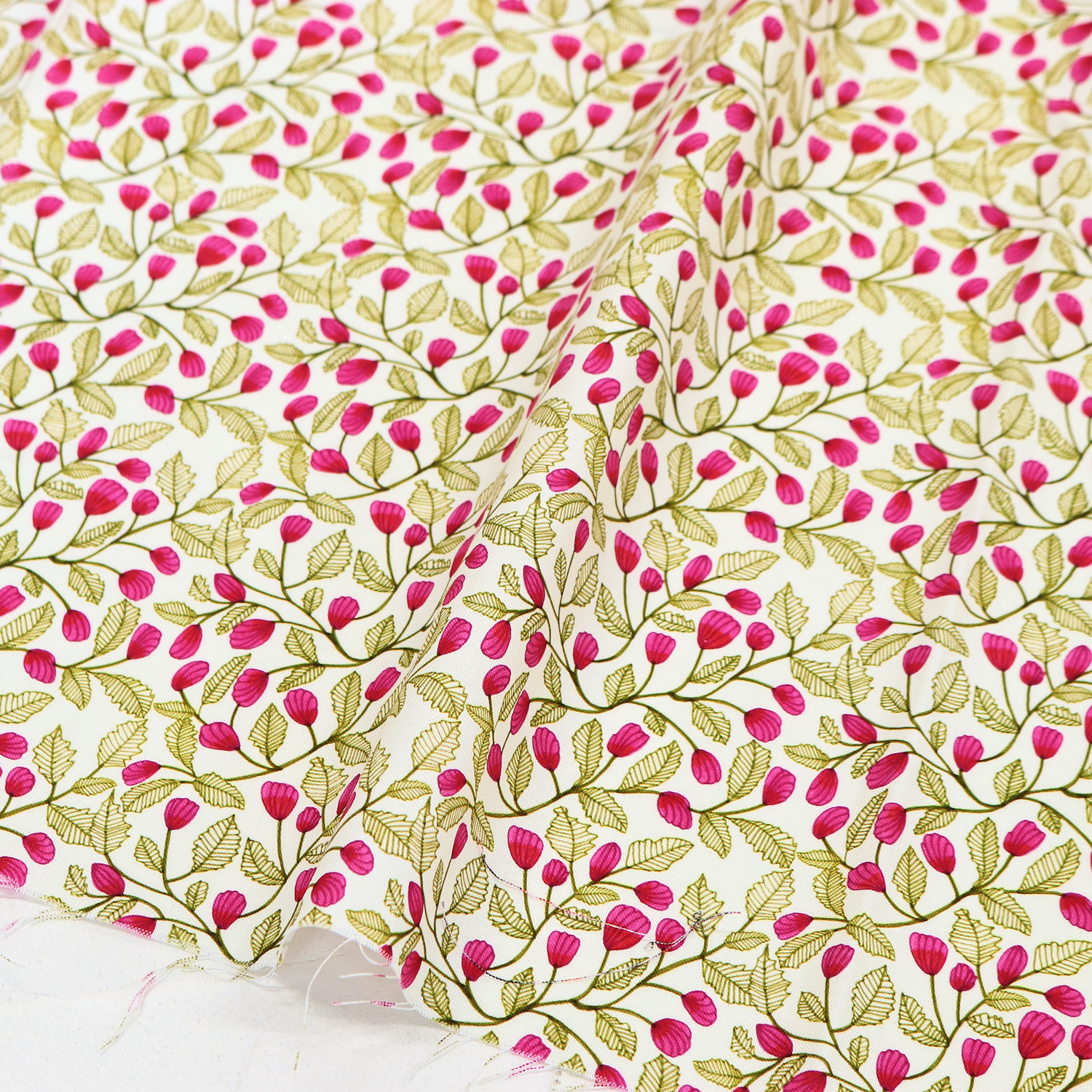 [2608 New Pattern] FSP-988 White Vivid Pink Bud Free Spirit USA Cotton Sheeting 1m unit (m)