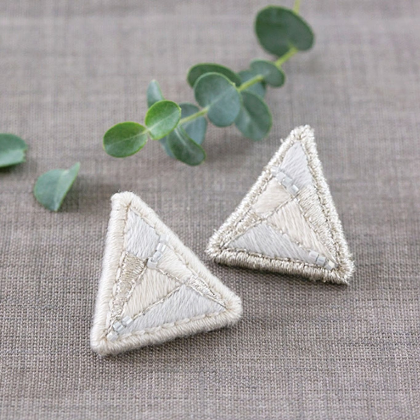 PHC-059-1 harishigoto embroidery earring kit hikari × White (Pieces)