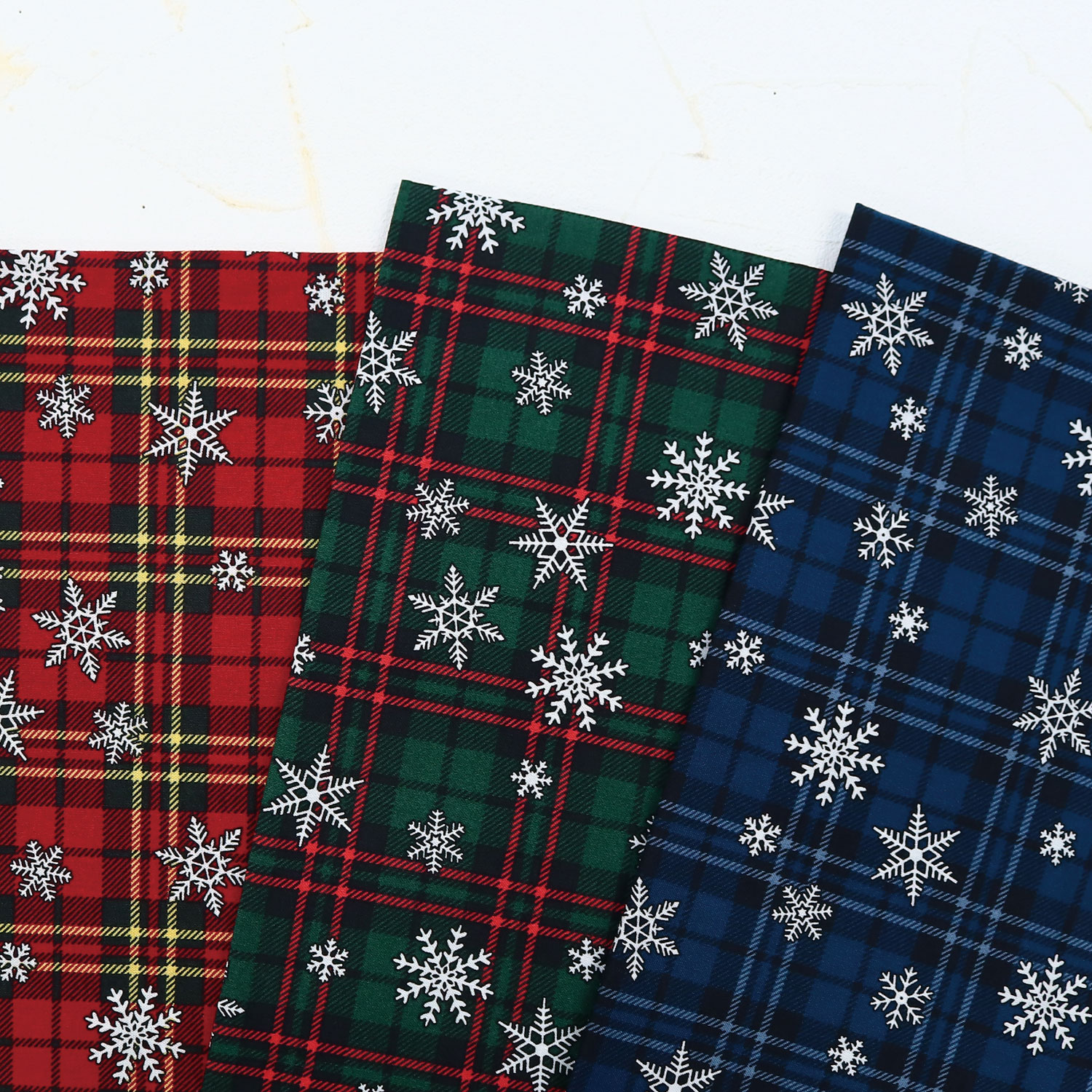 ■XC10752R 2026XmasCollection クリスマス柄 「チェックと雪の結晶」スクエア生地 巾約110cm×原反約12m (巻)