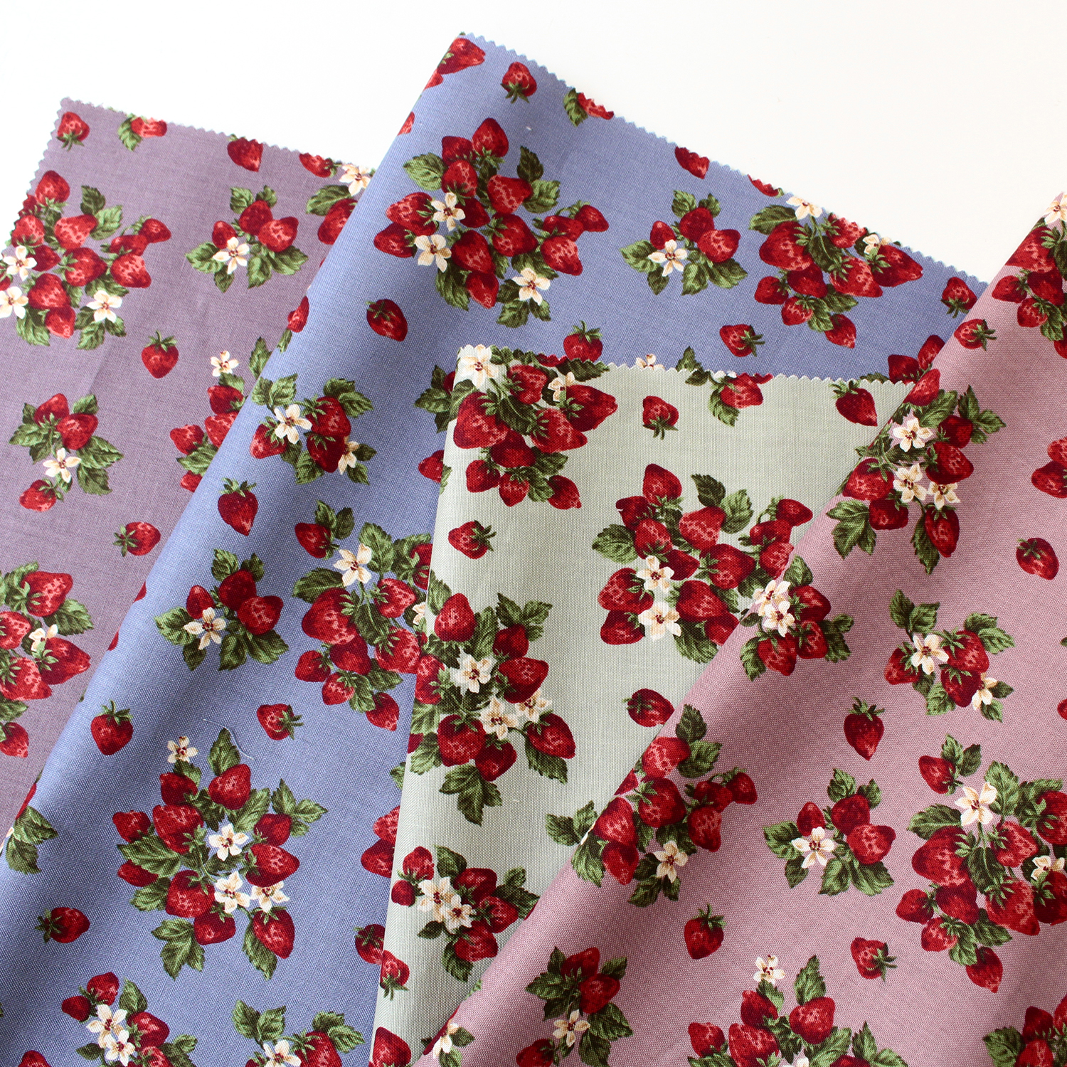 NN2310-11 Strawberry sheeting print fabric 1m/unit (m)