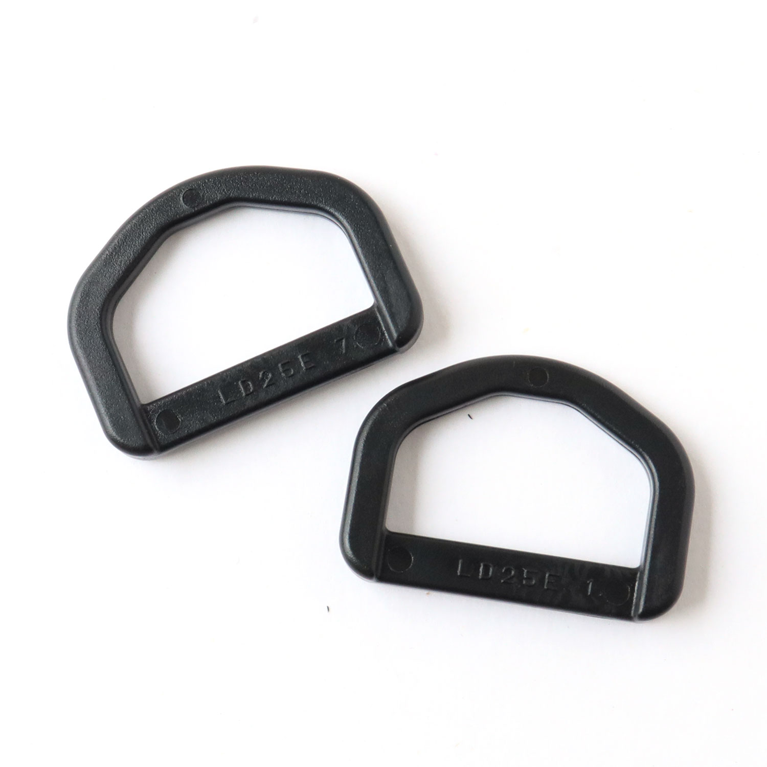 LD25-580 Plastic Hardware D-Ring 26mm wide 2pcs (bag)