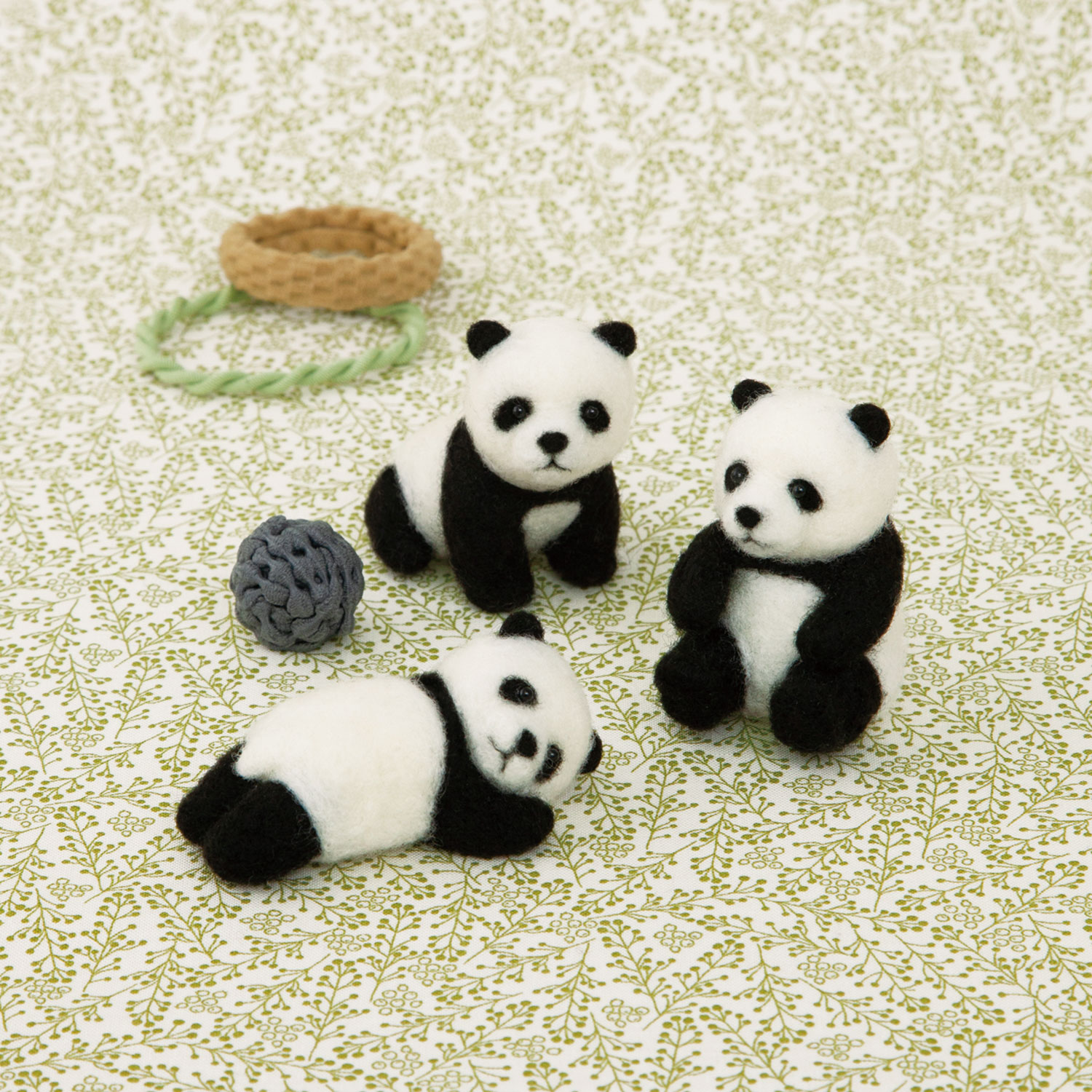 H441-583 Hamanaka Needle Felting Kit: Baby Animals made with ACRANE "Baby Panda" (pcs)