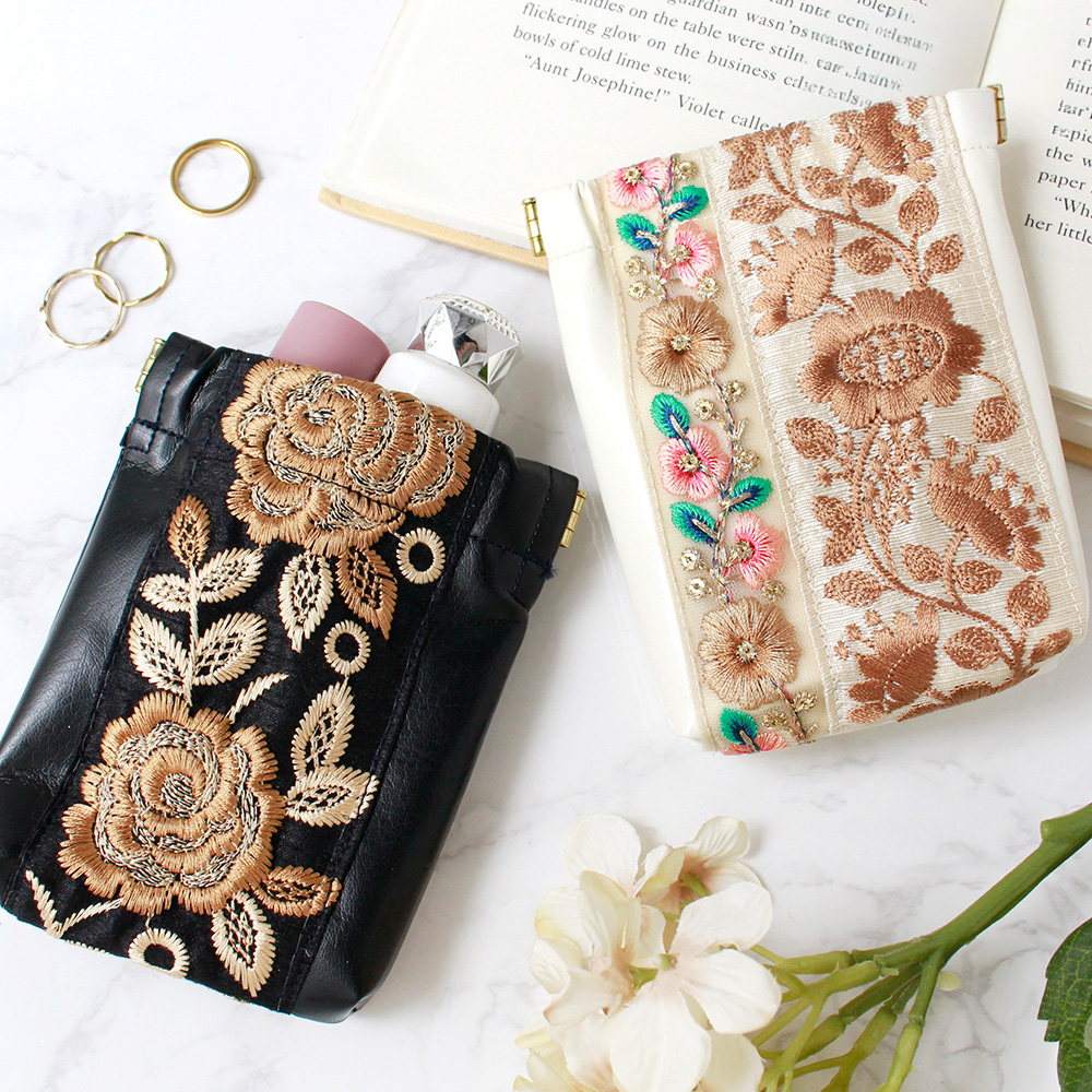 レザー×刺繍リボンのバネ口ポーチ「手芸材料の卸売りサイトChuko Online」 レザー×刺繍リボンのバネ口ポーチ「手芸材料の卸売りサイトChuko Online」