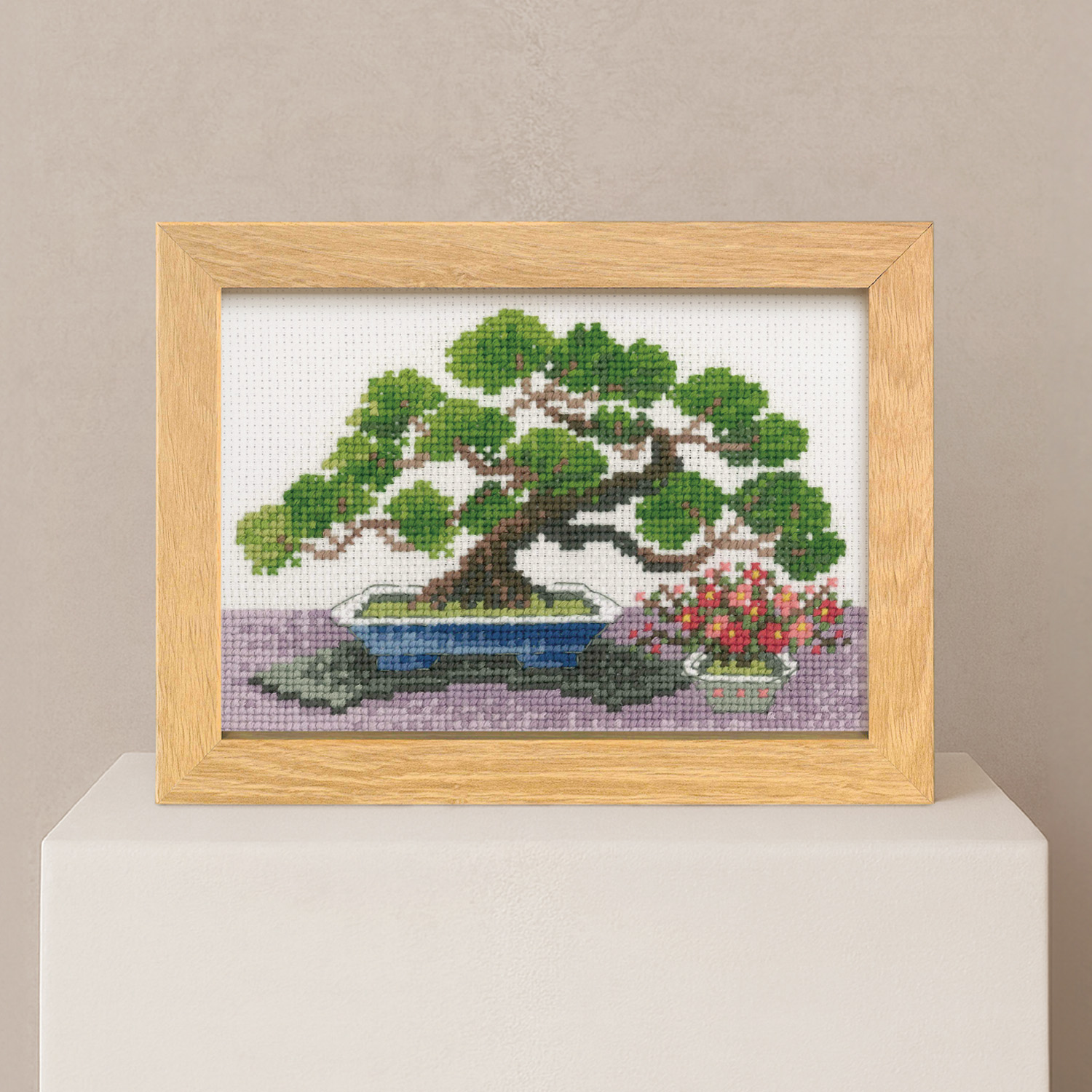 OLY-K7612 刺しゅうキット 12ヵ月のBONSAI 1月 錦松と寒木瓜 (袋)