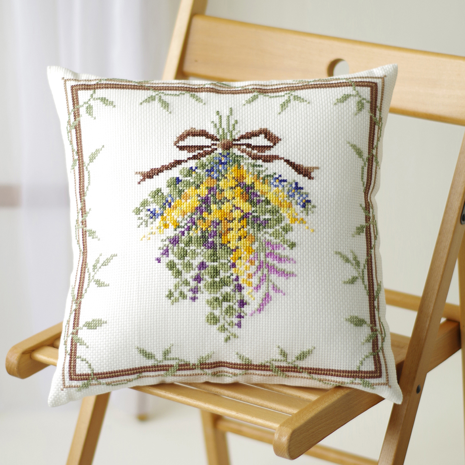 【刺繍受注会】【お取り寄せ・返品不可】OLY-K6065 オノエ・メグミ[Mimosa Collection] ミモザのスワッグブーケ 刺しゅうキット (袋)