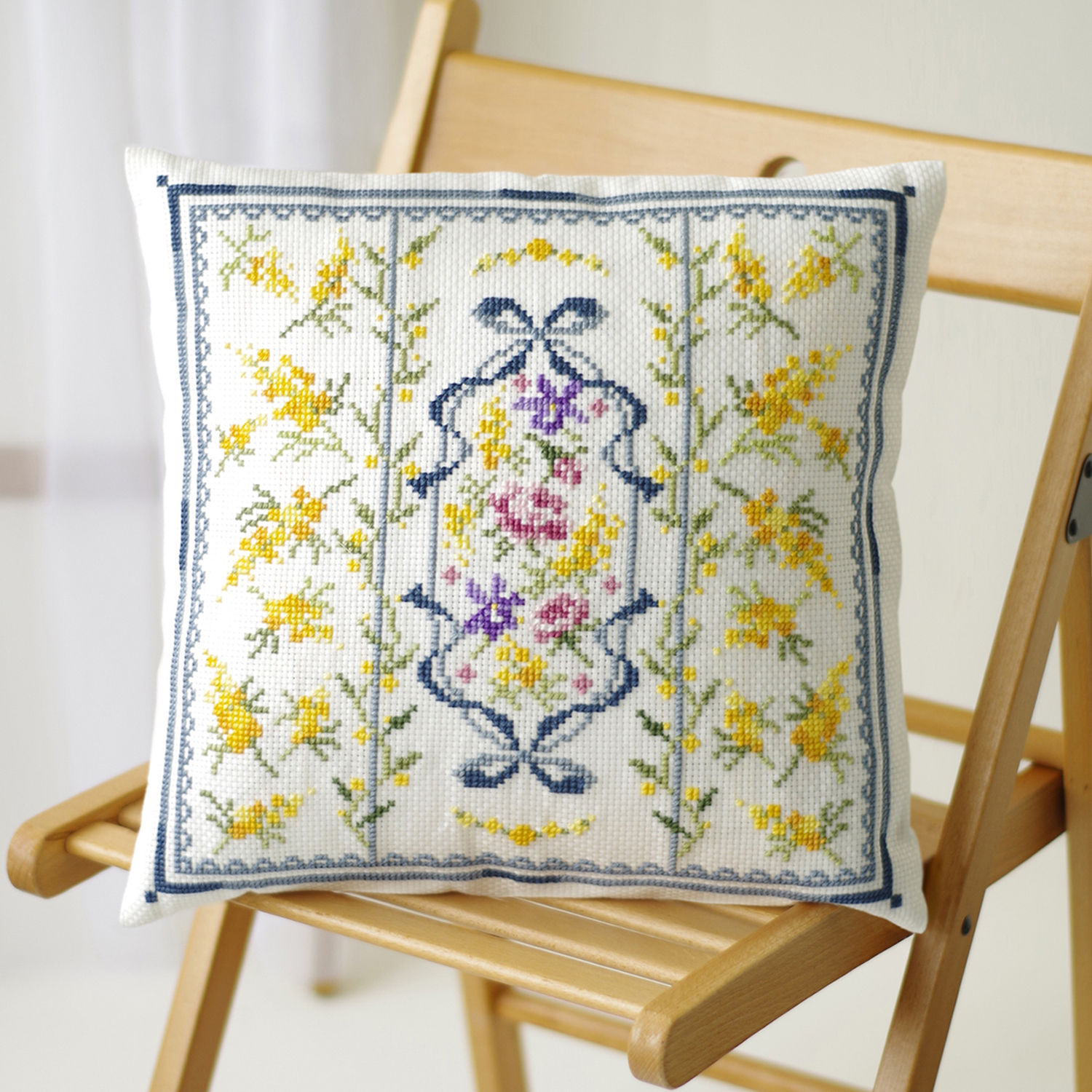 【刺繍受注会】【お取り寄せ・返品不可】OLY-K6067 オノエ・メグミ[Mimosa Collection] ミモザと春の小花 刺しゅうキット (袋)