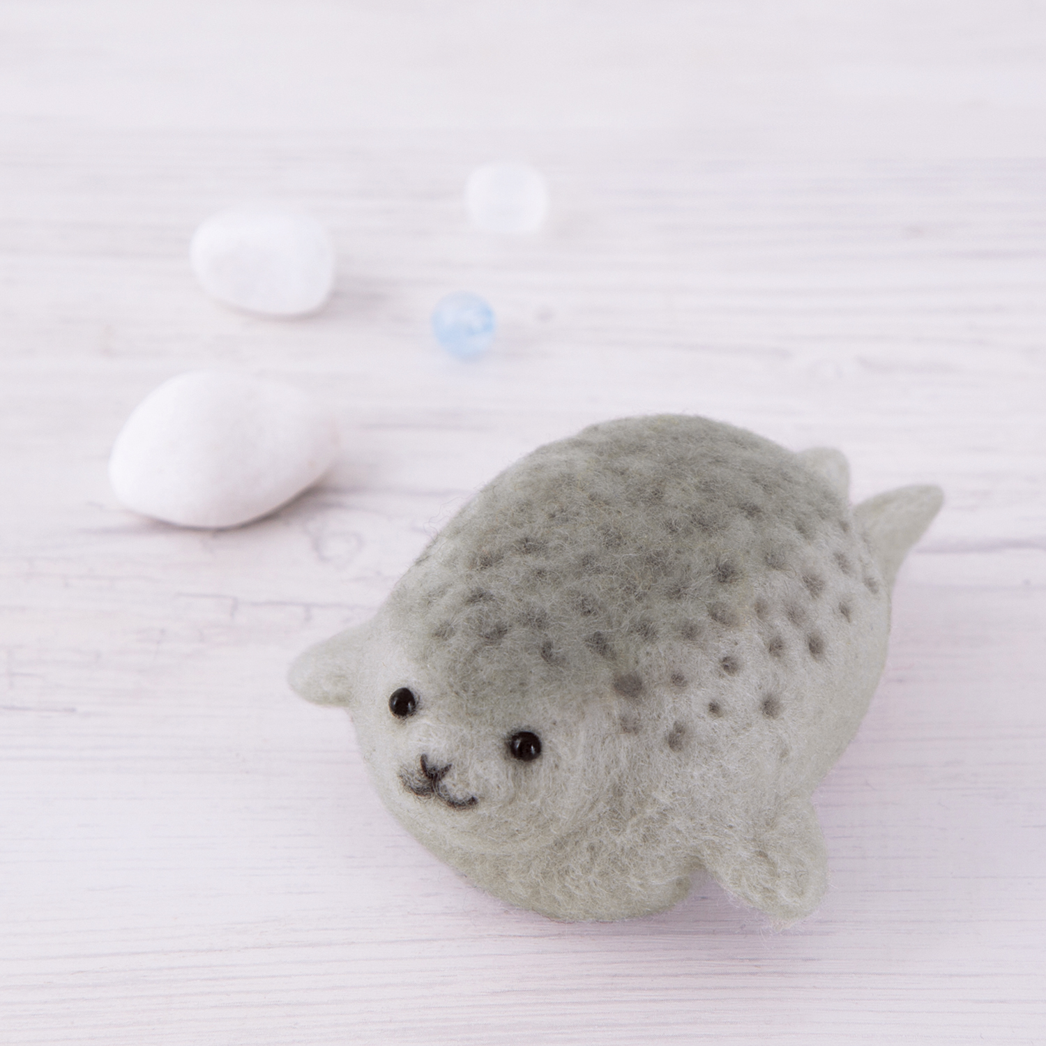 【年内終了】【お取り寄せ・返品不可】H441-604 ニードルフェルトでつくるどうぶつたち ワモンアザラシ 羊毛フェルトキット (個)