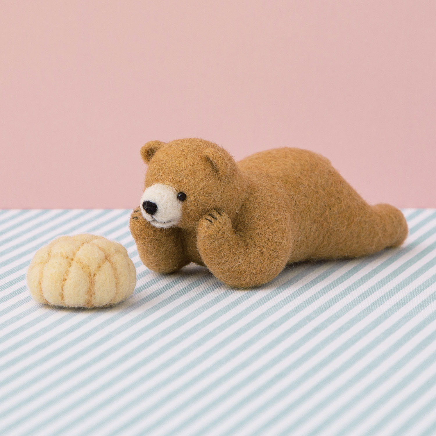 [On order/not returnable] H441-662 Animal and snack mascots made from felt wool: brown bear and melon bread (pcs)
