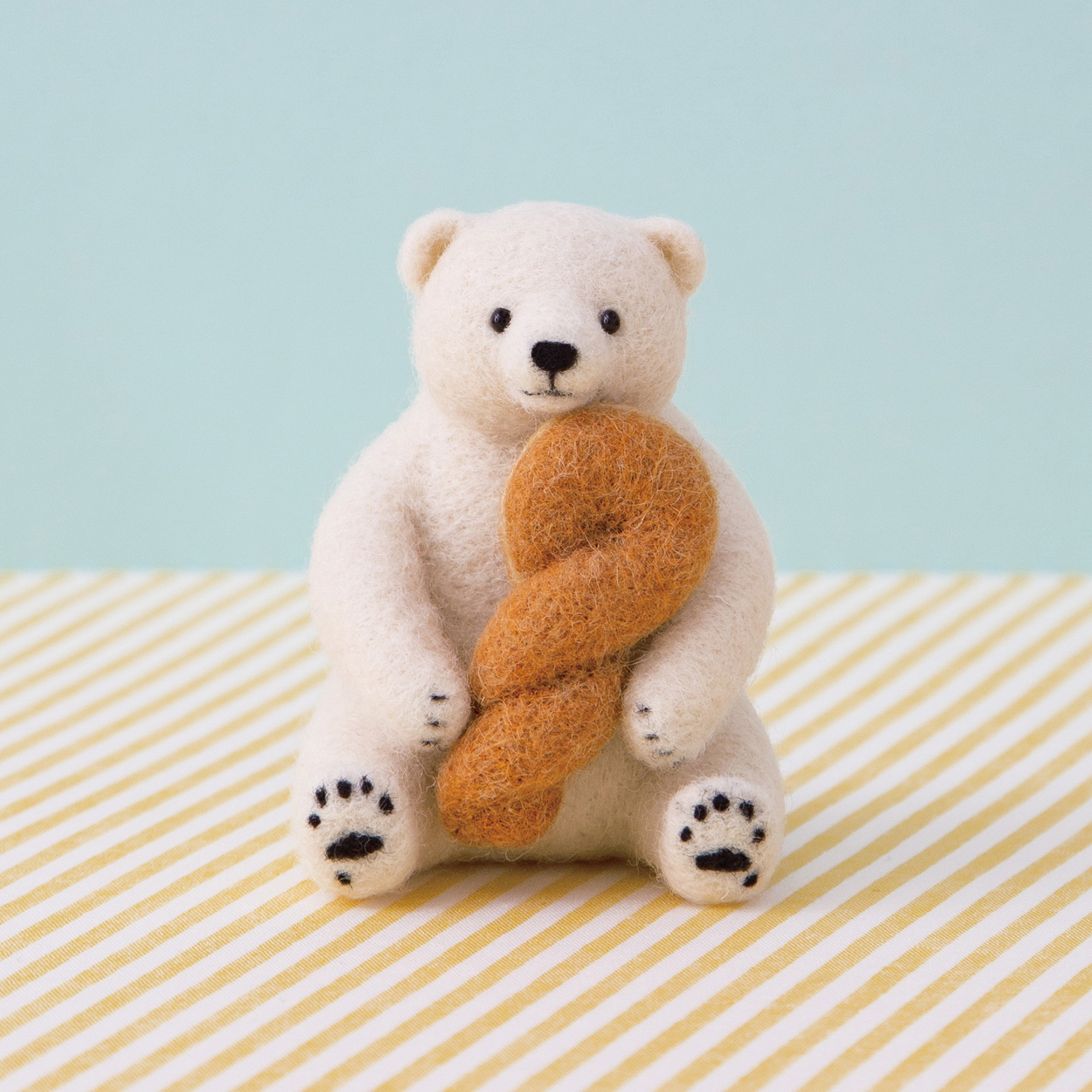 [On order/not returnable] H441-664 Animal and snack mascots made from felt wool: polar bear and fried bread (pcs)