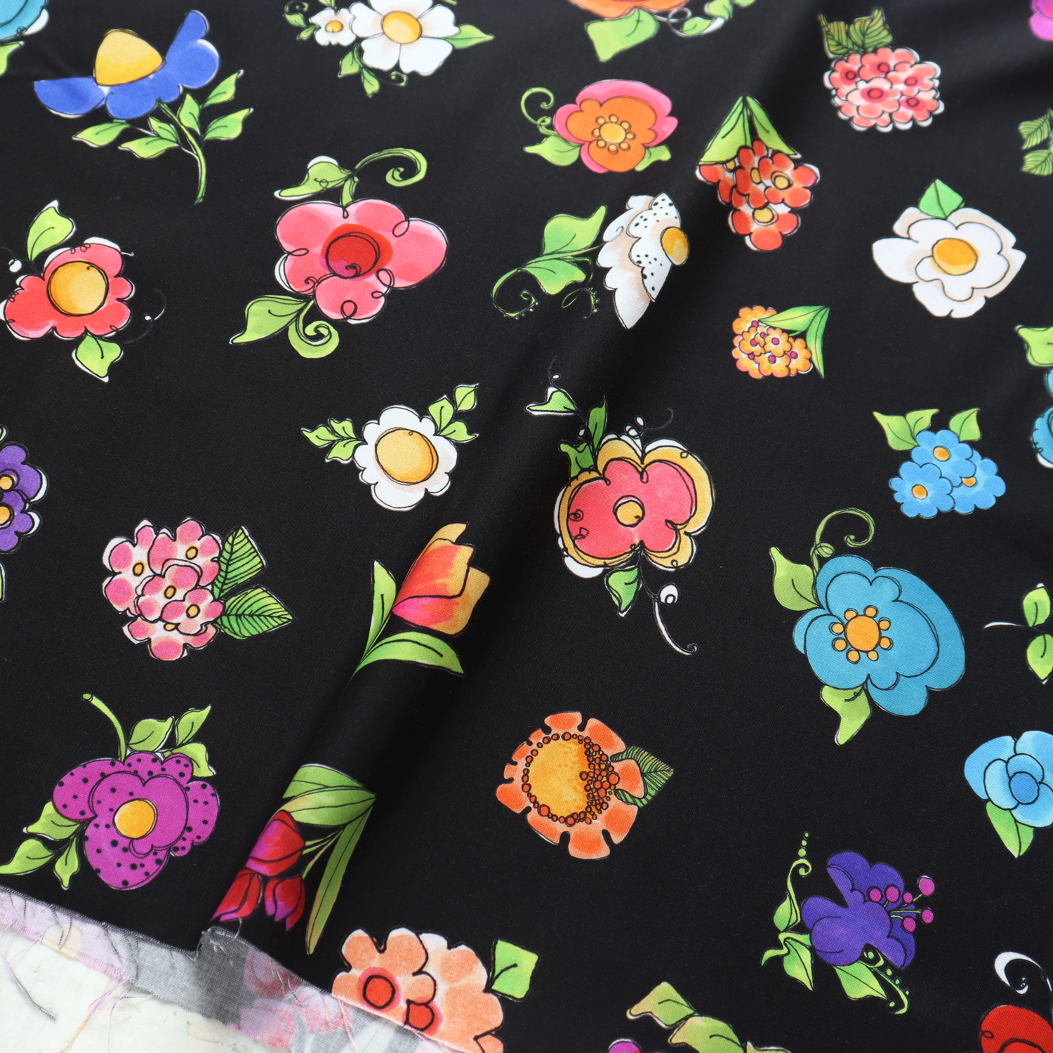 【0403再入荷】LORA692-647　Loralie Designs　花総柄　m単位(m)