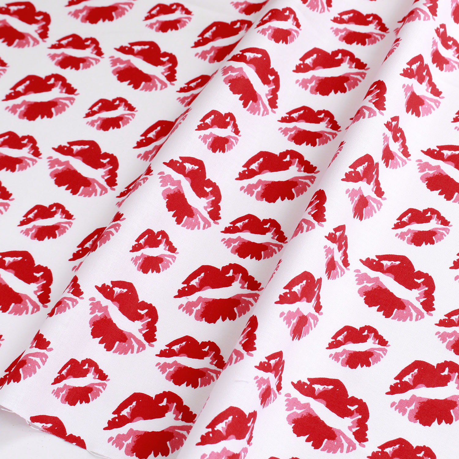DC8244-lips Print Fabric, Michael Miller USAprint 1m/unit (m)