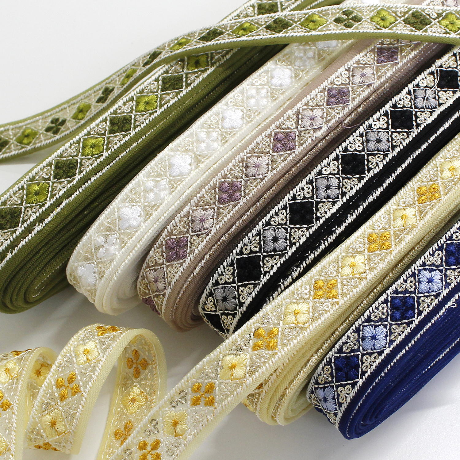 【1227新柄】KF-R71162-10Y インド刺繍リボン 巾約2cm×原反約9m (巻)