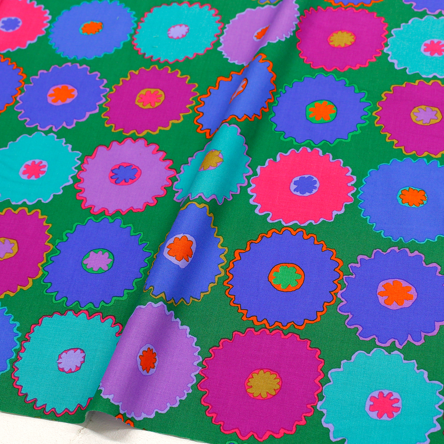 【タイムセール】FSP-930 ピンキングフラワー グリーン地 FreeSpirit フリースピリット Kaffe Fassett -ケイフ・ファセット- USAプリント m単位 (m)