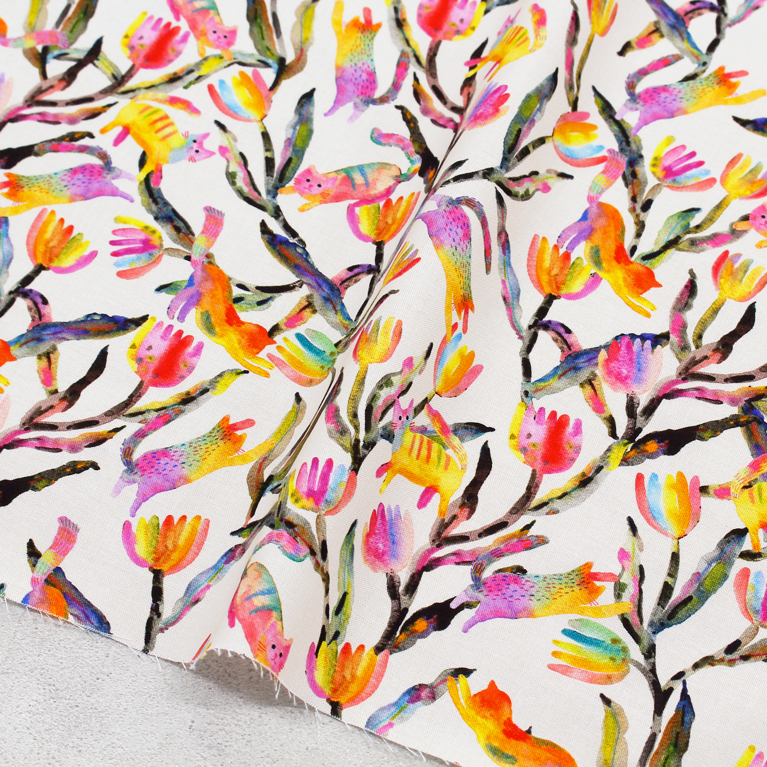 【0116新柄】ROB23287-84 クリーム地 カラフル植物とネコ ROBERT KAUFMAN ロバートカフマン USAプリント 巾約110cm 1m単位 (m)