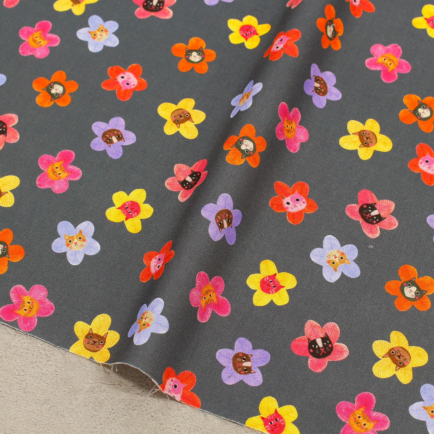 【0116新柄】ROB23288-398 グレー地 ネコの花 ROBERT KAUFMAN ロバートカフマン USAプリント 巾約110cm 1m単位 (m)